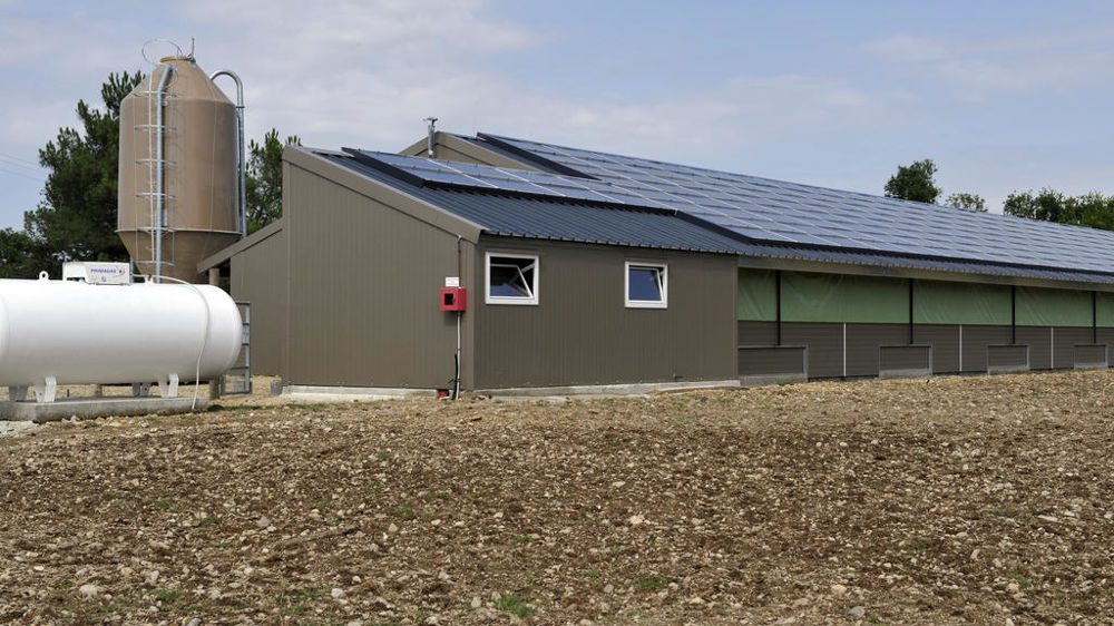découvrez comment la transition énergétique agricole transforme le secteur en favorisant des pratiques durables, en réduisant les émissions de carbone et en améliorant l'efficacité des ressources. explorez les innovations et les alternatives qui façonnent un avenir plus vert pour l'agriculture.