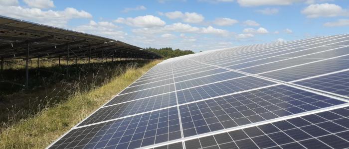 découvrez les avantages de l'investissement photovoltaïque : une solution écologique et rentable pour produire votre propre électricité, réduire vos factures et contribuer à la transition énergétique. explorez les différentes options, les aides disponibles et les rendements potentiels pour rentabiliser votre projet solaire.