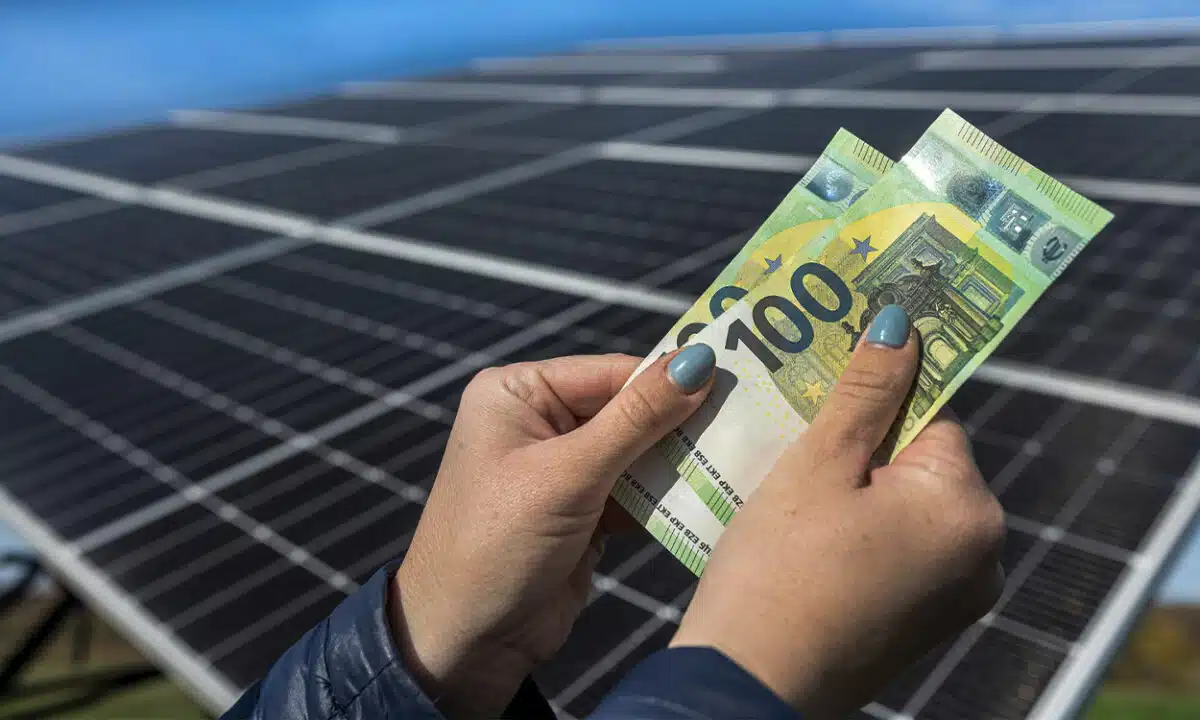 découvrez comment maximiser la rentabilité de vos panneaux photovoltaïques. analysez les facteurs clés, les économies d'énergie et les aides financières disponibles pour optimiser votre investissement écologique et rentable.