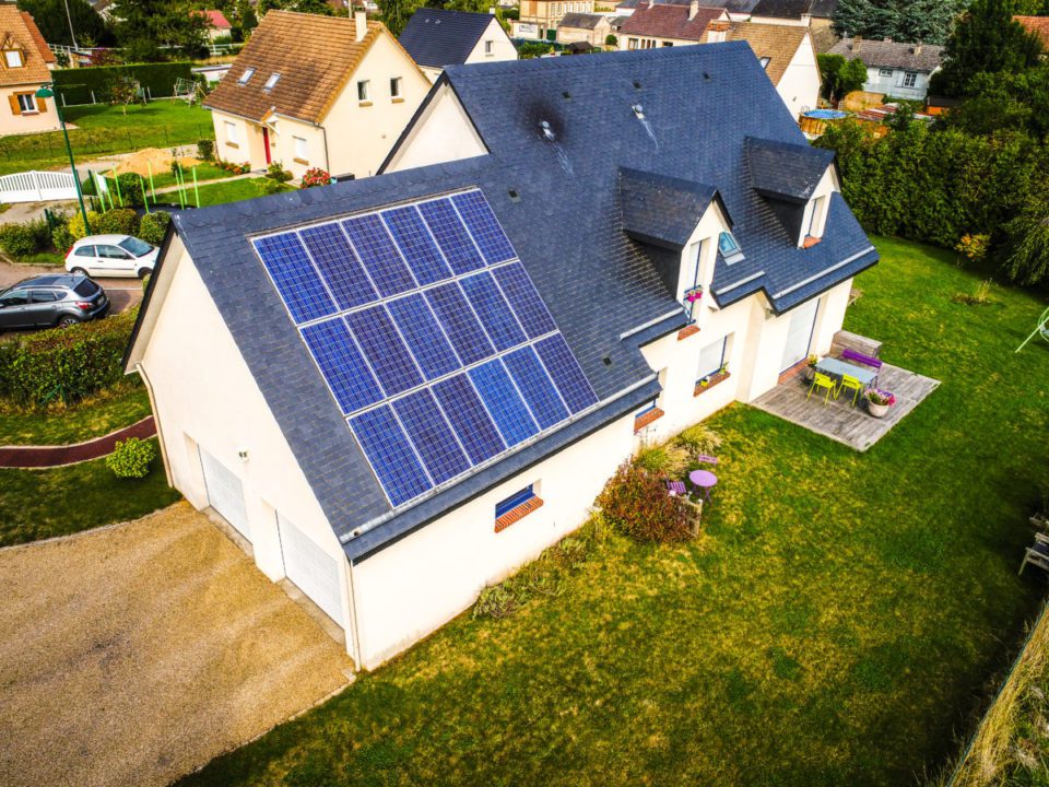 découvrez comment choisir un installateur photovoltaïque compétent pour maximiser l'efficacité de votre projet solaire. suivez nos conseils pratiques pour sélectionner le professionnel adapté à vos besoins et bénéficier d'une installation de qualité.