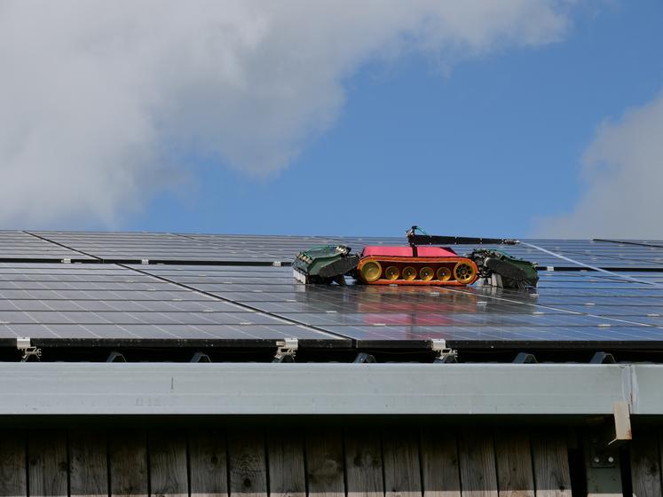 découvrez nos services d'entretien spécialisés pour les hangars agricoles équipés de panneaux photovoltaïques. assurez la performance de vos installations solaires et optimisez leur durabilité grâce à notre expertise professionnelle.