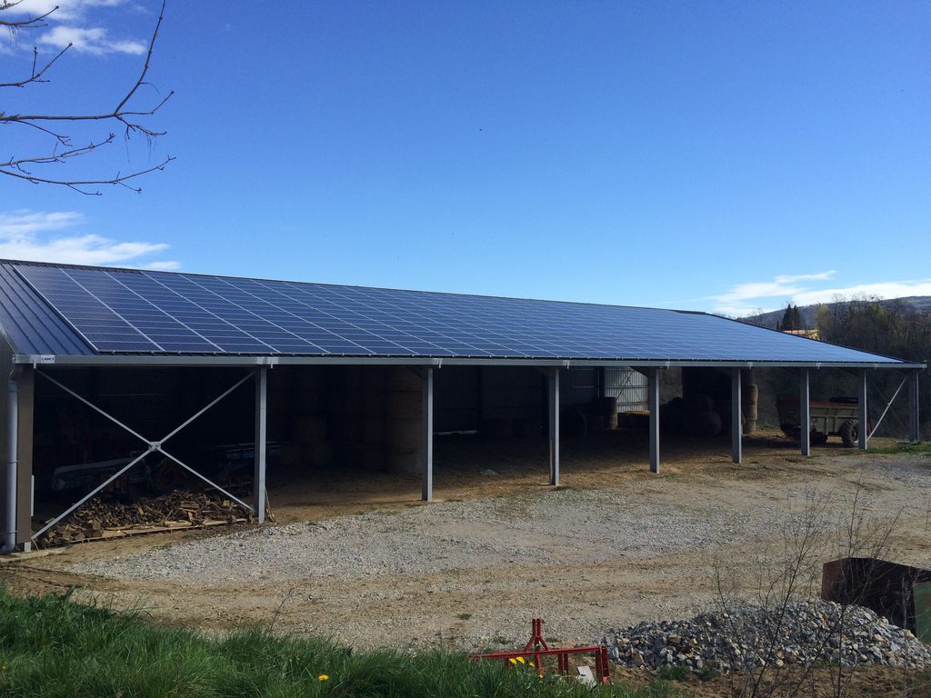 découvrez nos services d'installation de hangars photovoltaïques, alliant performance énergétique et durabilité. transformez votre espace en une source d'énergie renouvelable tout en bénéficiant d'un abri robuste et respectueux de l'environnement. optez pour une solution économique et écologique pour votre activité.