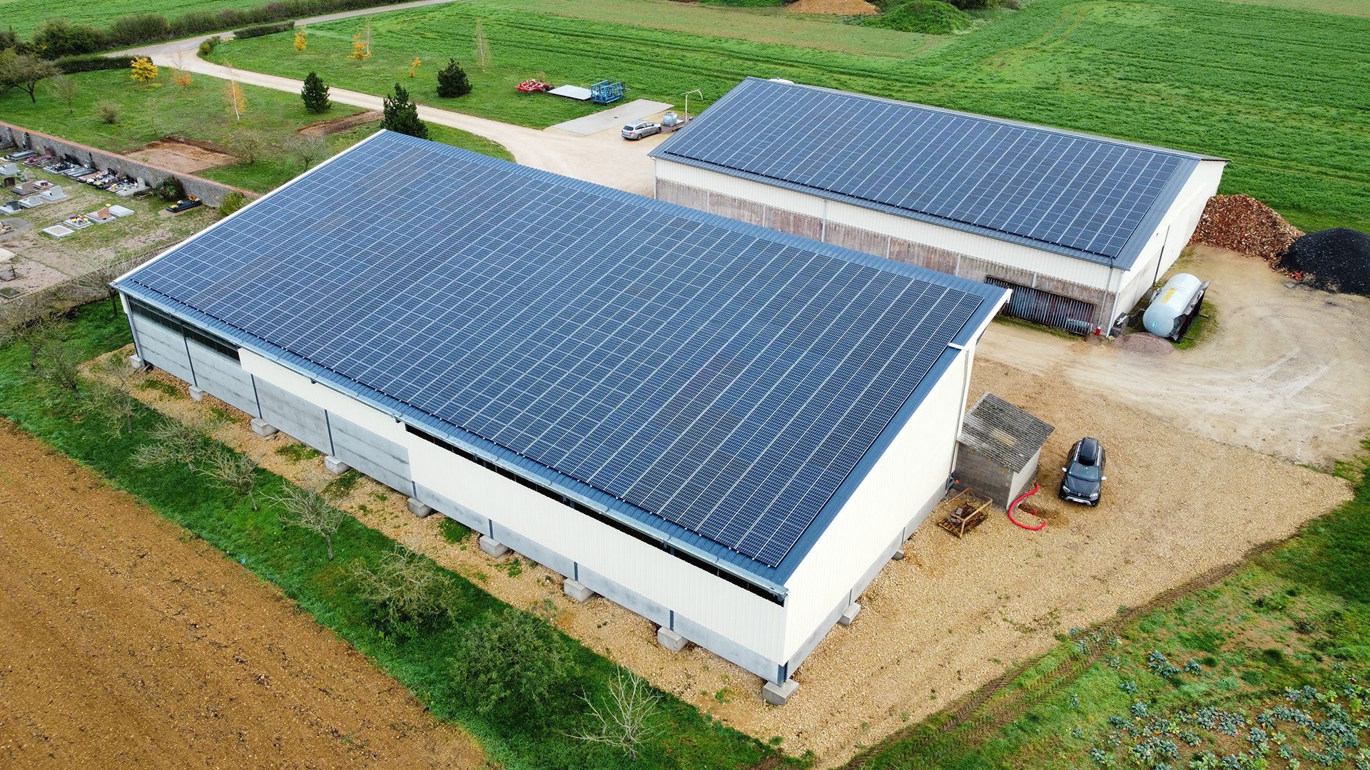 découvrez comment installer un hangar photovoltaïque pour optimiser votre production d'énergie renouvelable. suivez notre guide complet sur les étapes, les avantages et les conseils pratiques pour réussir votre projet d'installation.