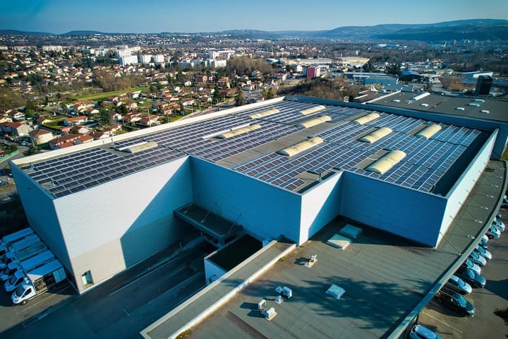 découvrez les nombreux avantages d'un hangar photovoltaïque : optimisation de l'espace, réduction des coûts énergétiques, impact environnemental positif et valorisation de votre patrimoine. investissez dans l'énergie solaire tout en bénéficiant d'une solution durable et rentable.
