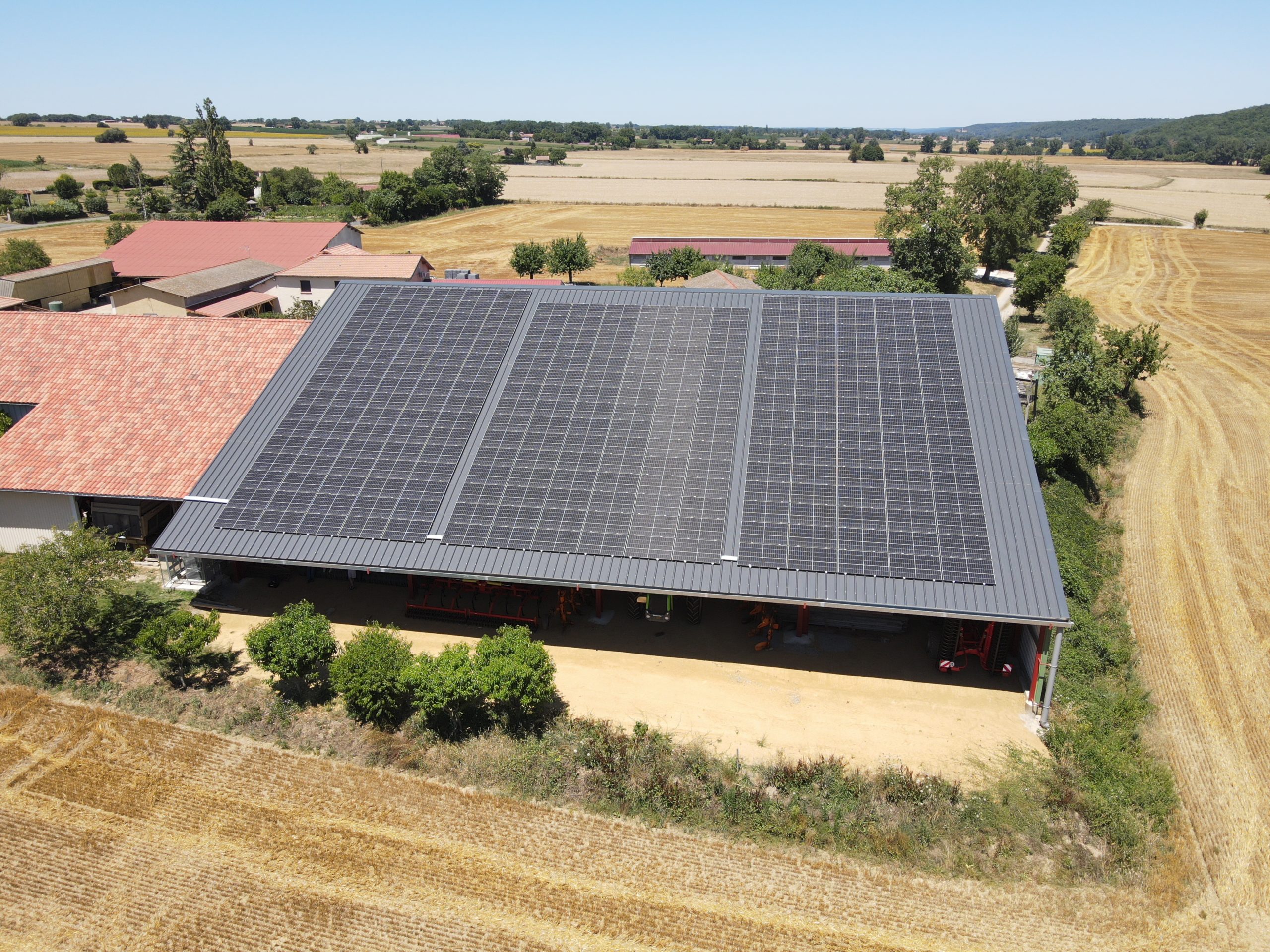 découvrez notre comparatif des bâtiments agricoles photovoltaïques en 2023. analyse des meilleures options, avantages, coûts et performances pour maximiser l'efficacité énergétique de vos exploitations agricoles.