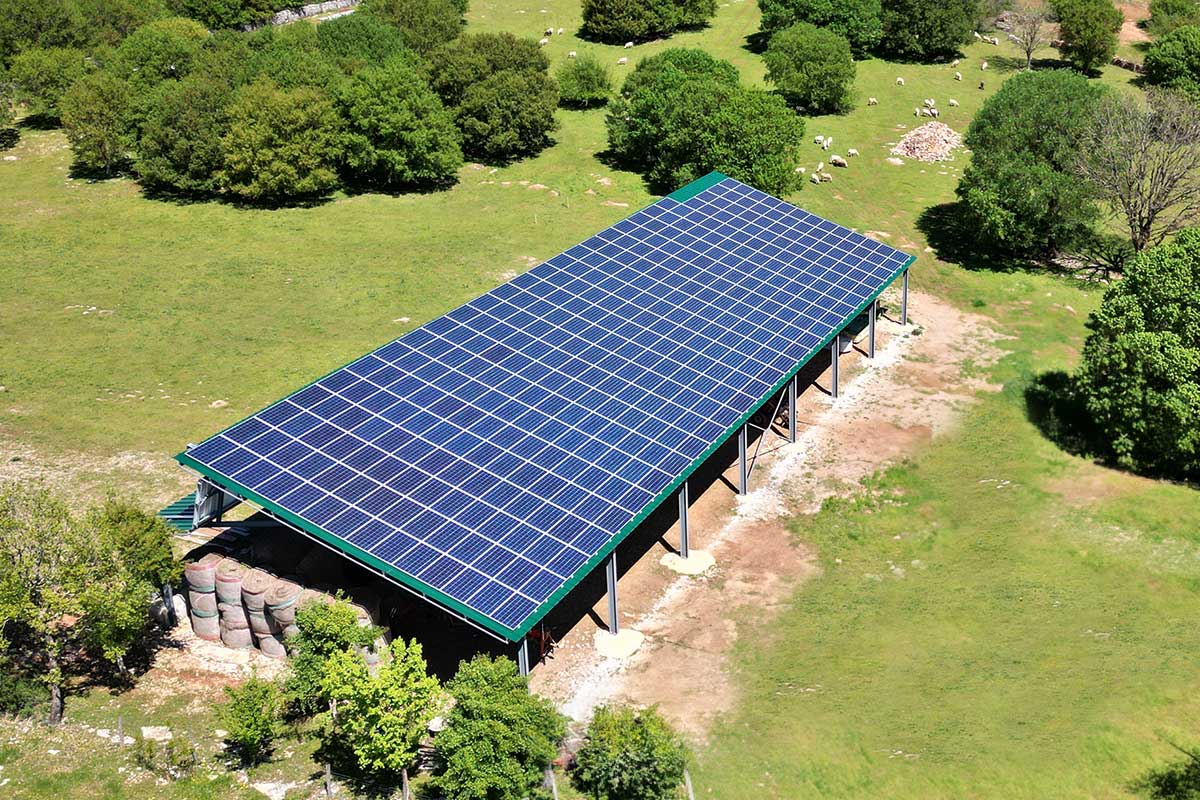 découvrez les avantages des systèmes photovoltaïques pour les bâtiments agricoles. optimisez votre production et réduisez vos coûts énergétiques grâce à une solution renouvelable adaptée à vos besoins. informez-vous sur les subventions disponibles et transformez votre exploitation en un modèle durable.