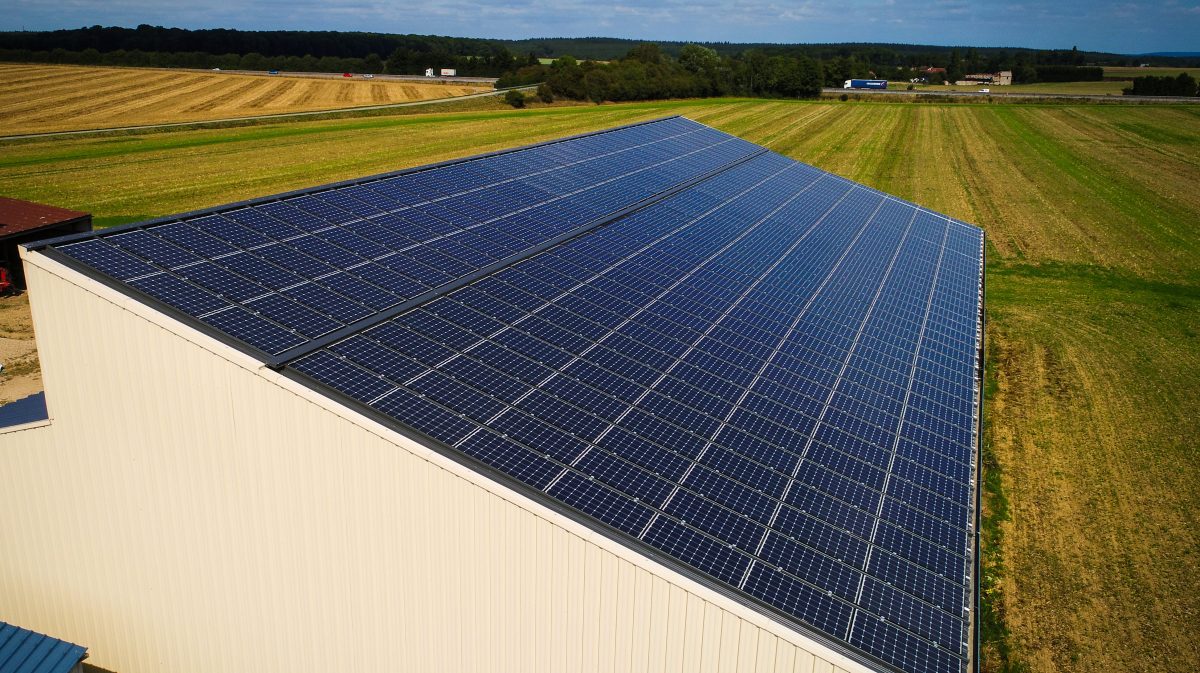 découvrez comment un hangar agricole solaire peut transformer votre exploitation avec une énergie renouvelable efficace. maximisez votre rendement tout en contribuant à la durabilité environnementale.