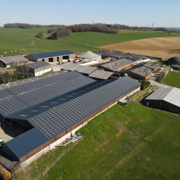 découvrez comment un hangar agricole solaire optimise votre production tout en respectant l'environnement. profitez d'énergies renouvelables pour alimenter vos activités agricoles et réduisez vos factures d'électricité grâce à une installation durable et performante.
