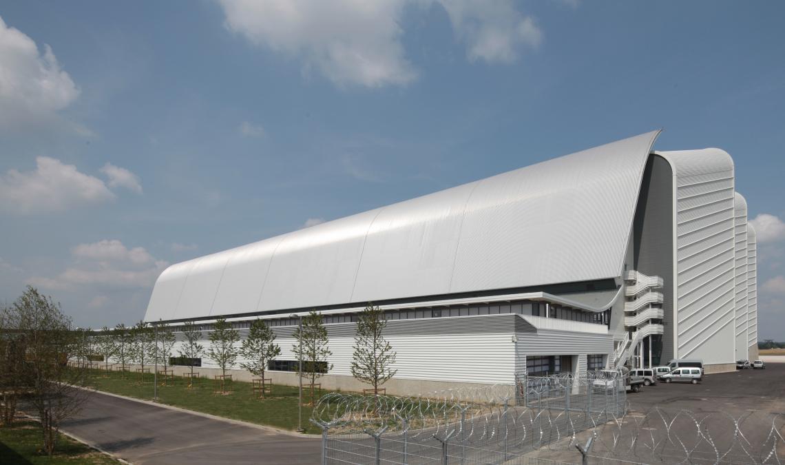 découvrez des stratégies efficaces pour l'optimisation de votre hangar, améliorant la gestion de l'espace, la logistique et l'efficacité opérationnelle. transformez vos installations en un environnement de travail performant.