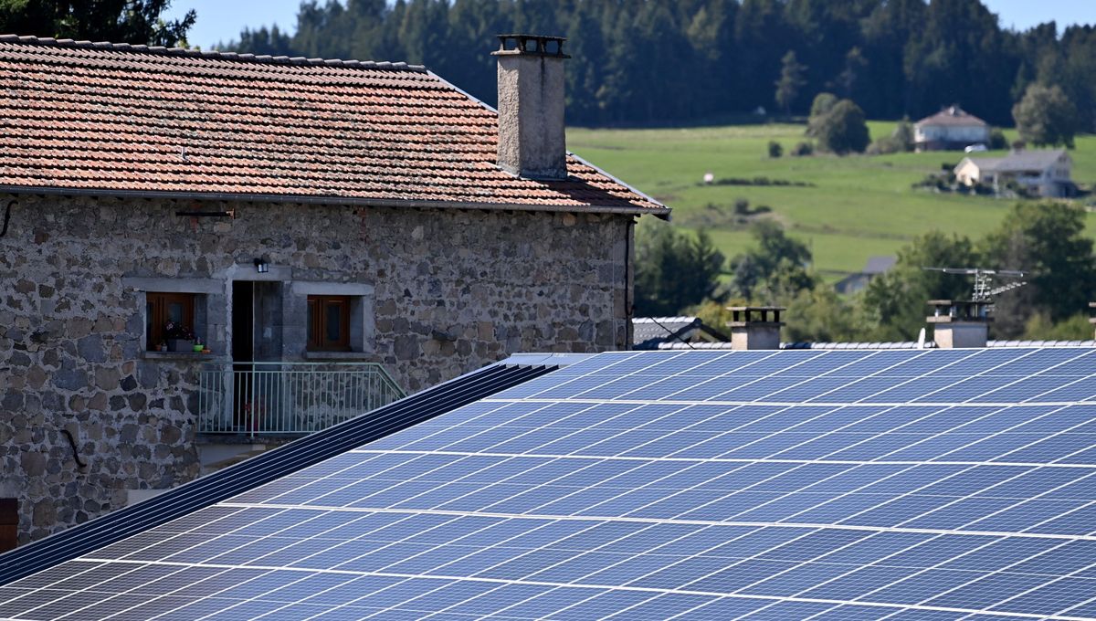 découvrez comment investir dans des panneaux photovoltaïques pour réduire vos factures d'énergie, bénéficier d'aides financières et participer à la transition énergétique. profitez d'un retour sur investissement durable et contribuez à un avenir plus vert.