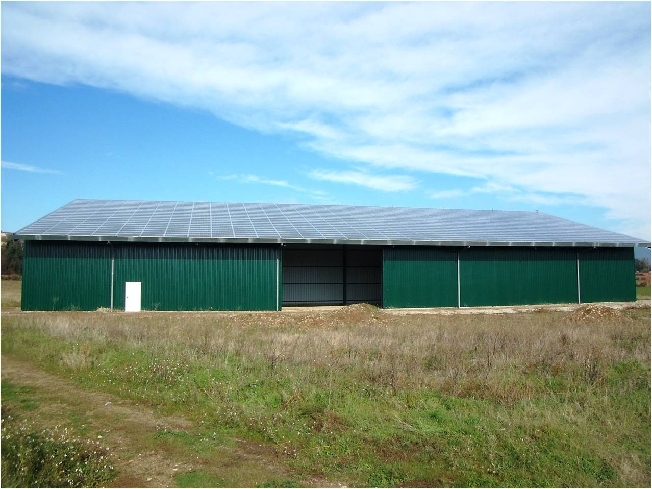 découvrez comment les bâtiments agricoles photovoltaïques durables allient innovation et respect de l'environnement. optimisez votre exploitation tout en contribuant à la transition énergétique grâce à des solutions solaires adaptées.