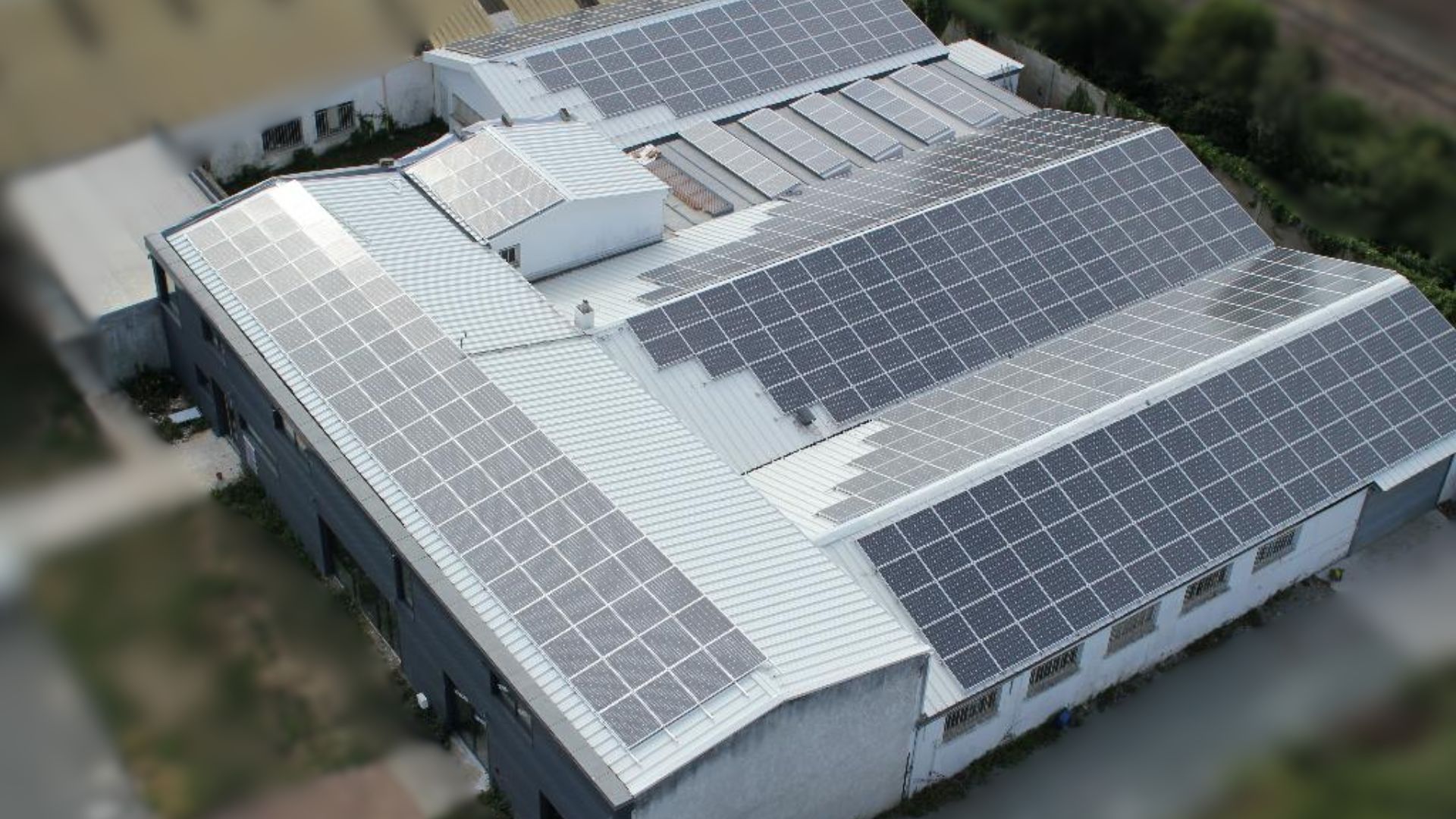 découvrez les opportunités d'investissement en 2024 avec des terrains adaptés à la construction de hangars photovoltaïques. maximisez votre rendement tout en contribuant à une énergie durable grâce à des solutions innovantes et rentables.