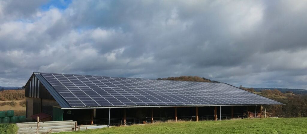 découvrez comment les bâtiments agricoles solaires optimisent l'efficacité énergétique tout en réduisant l'empreinte carbone. explorez les avantages des infrastructures agricoles alimentées par l'énergie solaire, alliant innovation durable et performance économique.