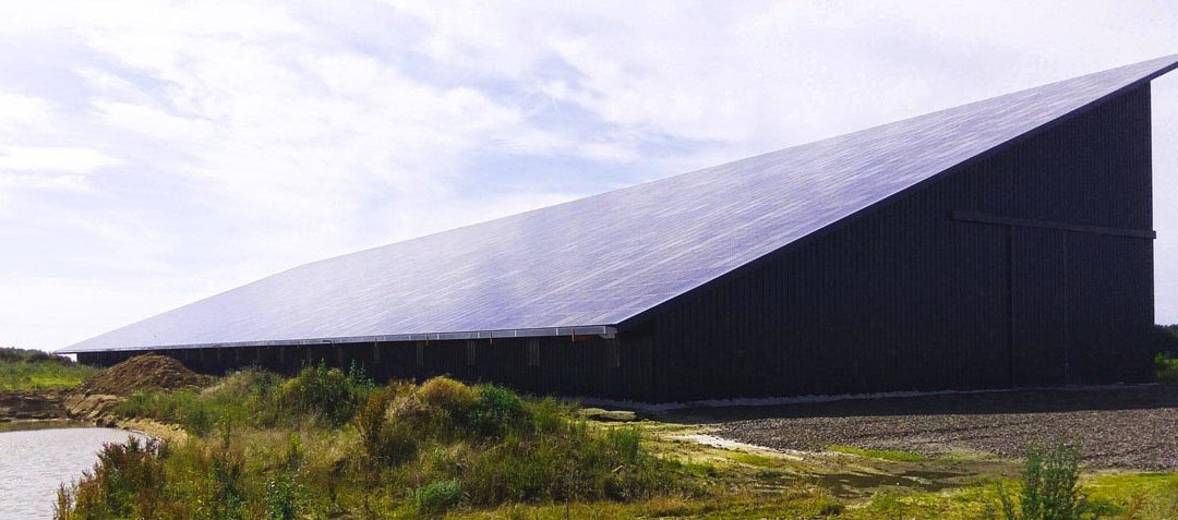 découvrez comment un hangar photovoltaïque agricole peut maximiser la rentabilité de votre exploitation. profitez des énergies renouvelables pour réduire vos coûts d'électricité, valoriser vos surfaces agricoles et contribuer à un avenir durable tout en générant des revenus supplémentaires grâce à la vente d'électricité.