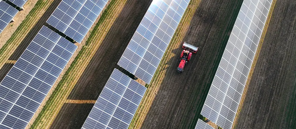 découvrez les opportunités et les défis que le photovoltaïque présente pour le secteur agricole. explorez comment l'énergie solaire peut transformer les exploitations agricoles tout en tenant compte des enjeux environnementaux et économiques.