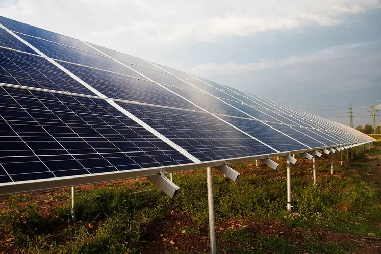 découvrez comment les panneaux photovoltaïques agricoles peuvent transformer votre exploitation en source d'énergie renouvelable. optimisez votre production tout en réduisant vos coûts et votre empreinte carbone. informez-vous sur les avantages, les subventions et les meilleures pratiques pour une agriculture durable et rentable.