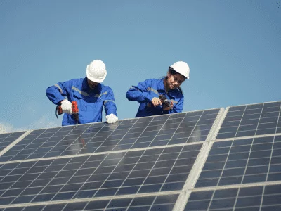 découvrez l'importance de la maintenance des panneaux solaires pour garantir leur efficacité et prolonger leur durée de vie. retrouvez des conseils pratiques pour l'entretien et le nettoyage de vos installations solaires.