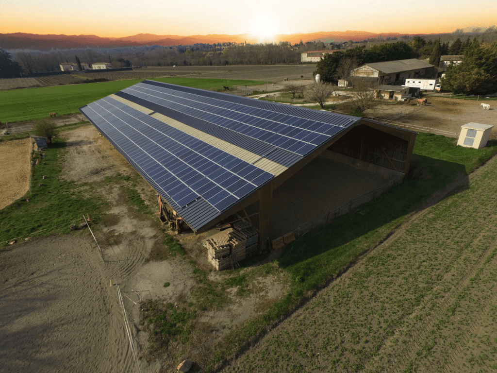 découvrez comment construire un hangar agricole photovoltaïque, alliant durabilité et efficacité énergétique. profitez d'un espace optimal pour vos activités agricoles tout en générant de l'énergie propre grâce à des panneaux solaires intégrés. optimisez votre production et réduisez vos coûts tout en préservant l'environnement.