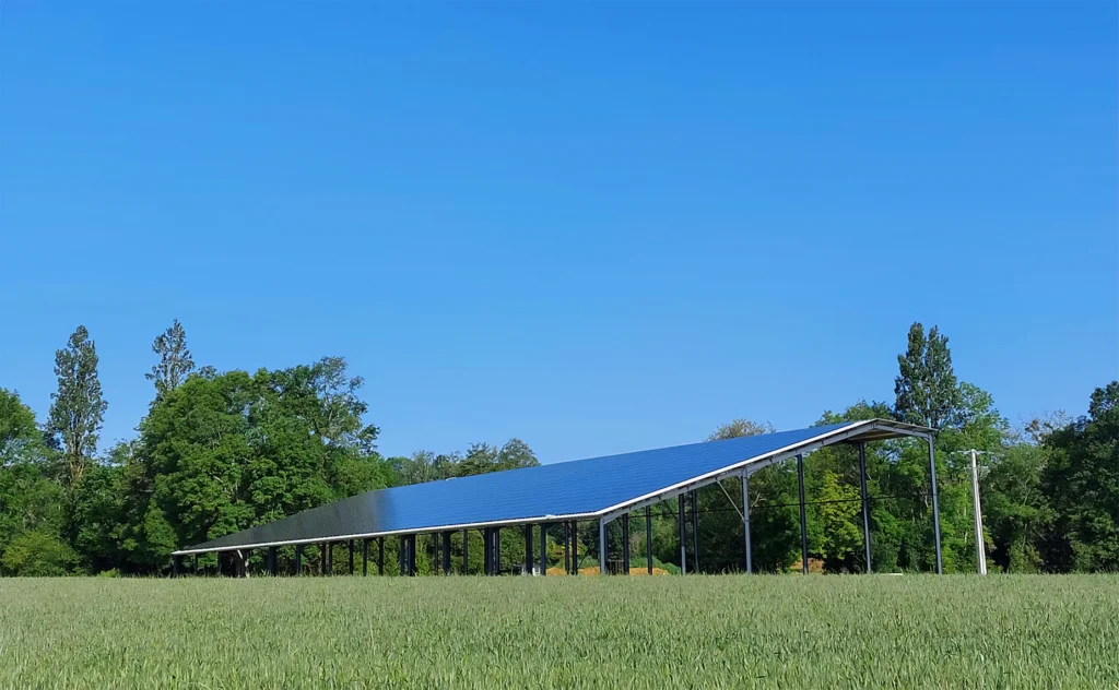 découvrez les avantages d'un hangar agricole photovoltaïque : une solution innovante pour allier agriculture et production d'énergie renouvelable, tout en optimisant l'espace et en réduisant les coûts d'exploitation.