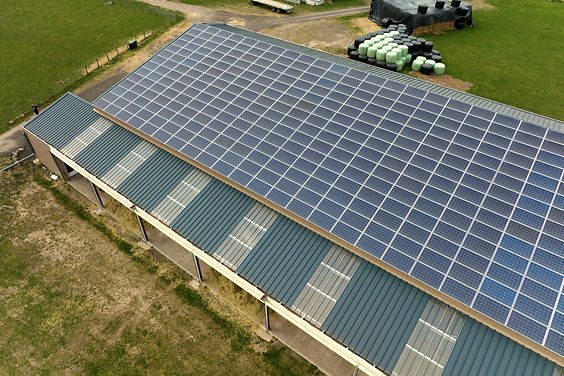 découvrez comment les panneaux solaires agricoles peuvent transformer vos exploitations en sources d'énergie renouvelable, réduisant ainsi vos coûts et contribuant à la durabilité environnementale. explorez les avantages, les installations et les solutions adaptées à vos besoins agricoles.