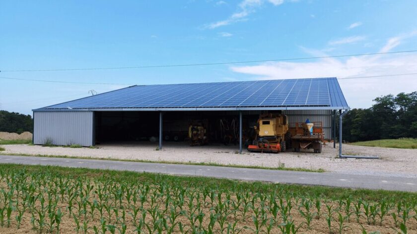 découvrez comment l'installation de panneaux photovoltaïques sur vos hangars agricoles peut réduire vos coûts d'énergie, valoriser vos espaces et contribuer à une agriculture durable. optez pour une solution éco-responsable et rentable pour votre exploitation.