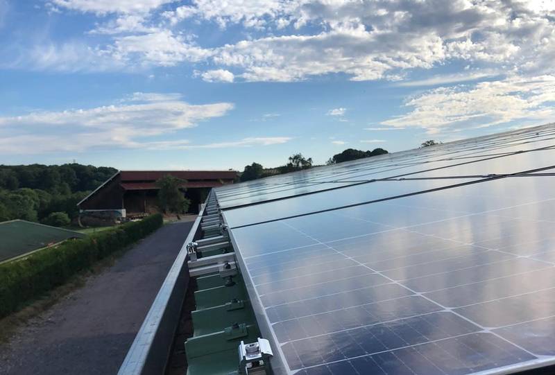 découvrez comment l'installation de panneaux solaires sur hangars peut optimiser votre production d'énergie, réduire vos factures d'électricité et contribuer à une agriculture durable. adoptez une solution écologique et rentable pour votre exploitation.