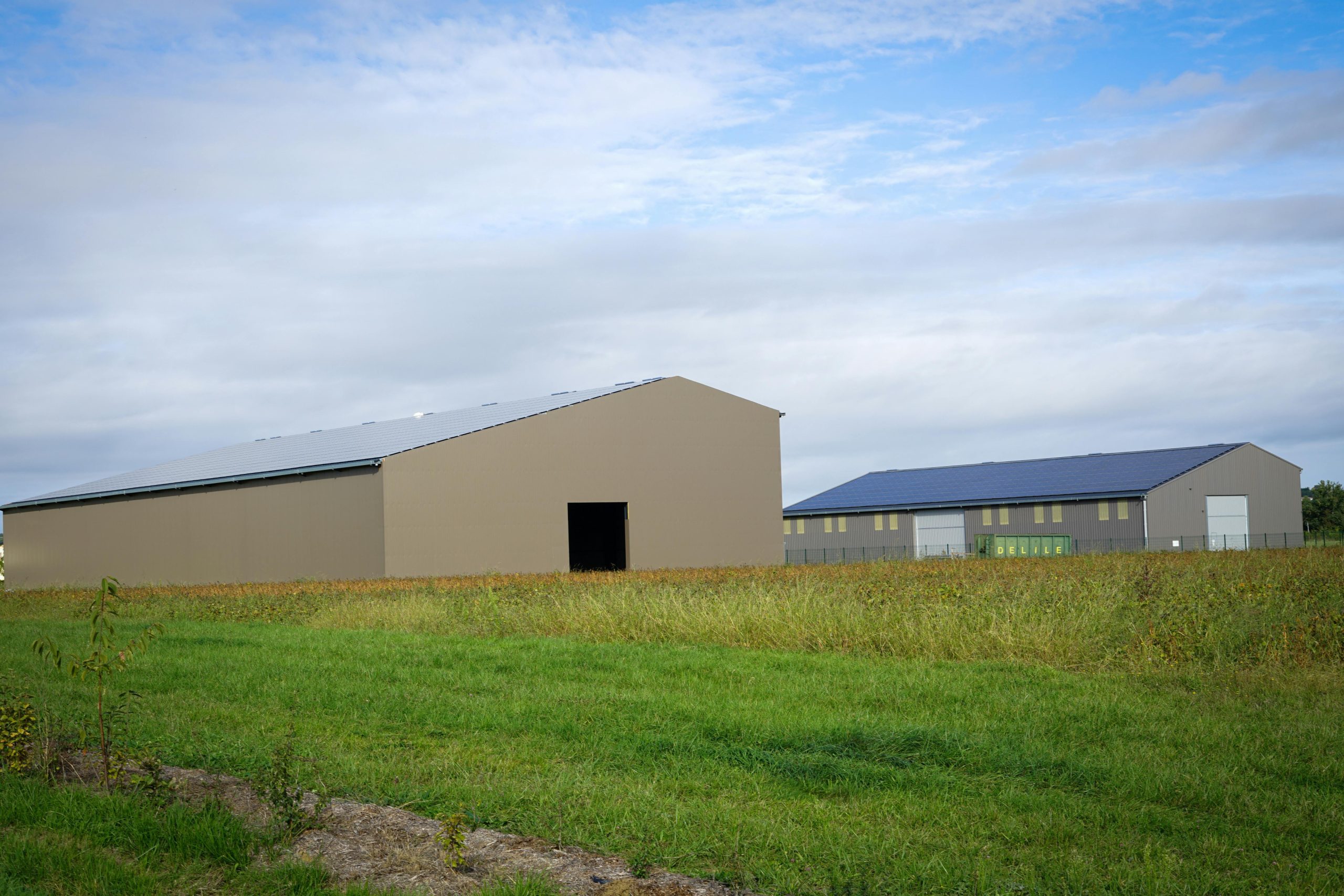 découvrez comment optimiser la rentabilité de votre hangar grâce à l'installation de panneaux photovoltaïques. profitez des économies d'énergie, des aides financières et d'un investissement durable qui allie innovation et écologie.