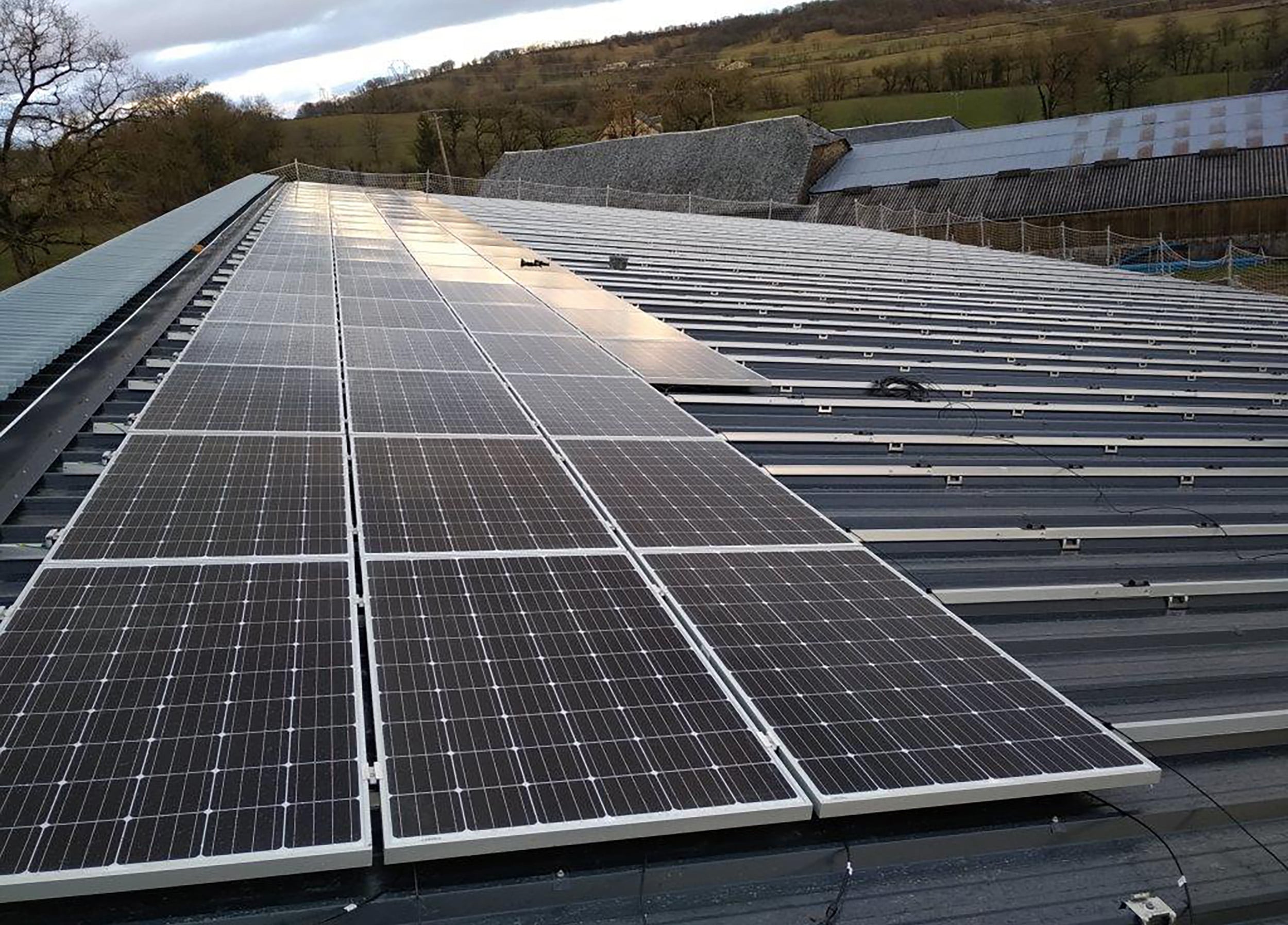 découvrez les avantages d'un hangar photovoltaïque, une solution innovante alliant espace de stockage et production d'énergie renouvelable. optimisez votre surface tout en contribuant à la transition énergétique.