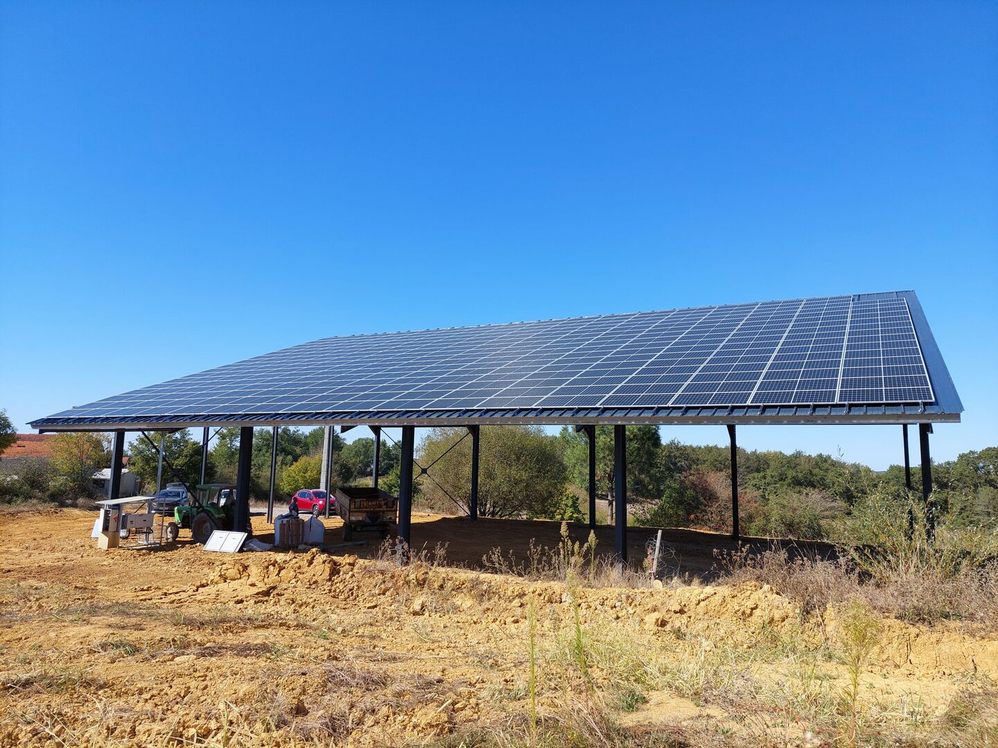 découvrez les avantages des hangars photovoltaïques : structures innovantes combinant espace de stockage et production d'énergie verte. optimisez votre investissement tout en contribuant à la transition énergétique.