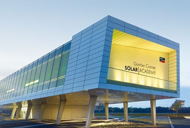 découvrez comment choisir sma solar, le leader en solutions photovoltaïques, pour optimiser votre production d'énergie solaire. bénéficiez de conseils d'experts sur les caractéristiques de leurs onduleurs et systèmes, afin de maximiser l'efficacité de votre installation solaire.