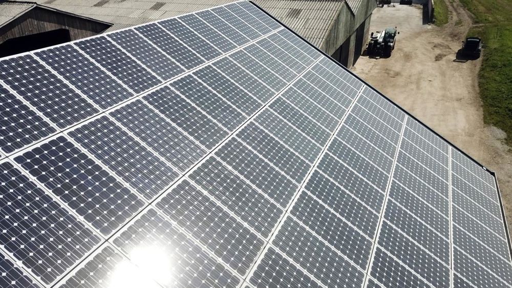 découvrez comment les panneaux photovoltaïques agricoles transforment l'agriculture en offrant une source d'énergie renouvelable, réduisant les coûts d'exploitation et augmentant la durabilité des exploitations. optez pour une solution innovante qui répond aux défis environnementaux tout en maximisant la rentabilité de votre exploitation.