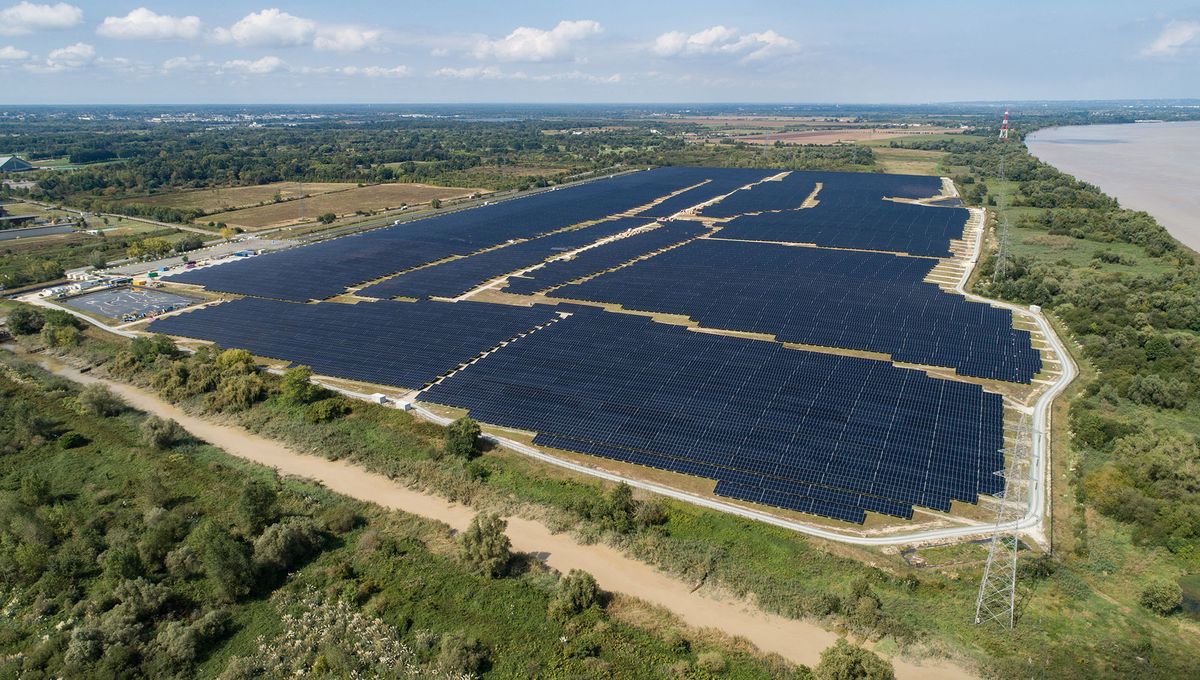 découvrez comment l'énergie photovoltaïque influence la biodiversité, en favorisant la conservation des écosystèmes tout en répondant aux besoins énergétiques modernes. analysez les bénéfices et les défis liés à l'intégration des panneaux solaires dans notre environnement naturel.