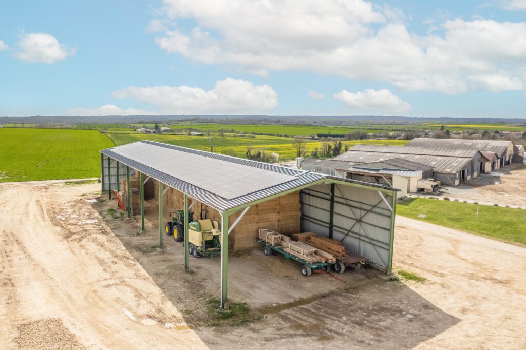 découvrez les meilleurs matériaux pour la construction de hangars agricoles équipés de panneaux photovoltaïques. maximisez l'efficacité énergétique de vos exploitations tout en assurant une protection optimale contre les intempéries.