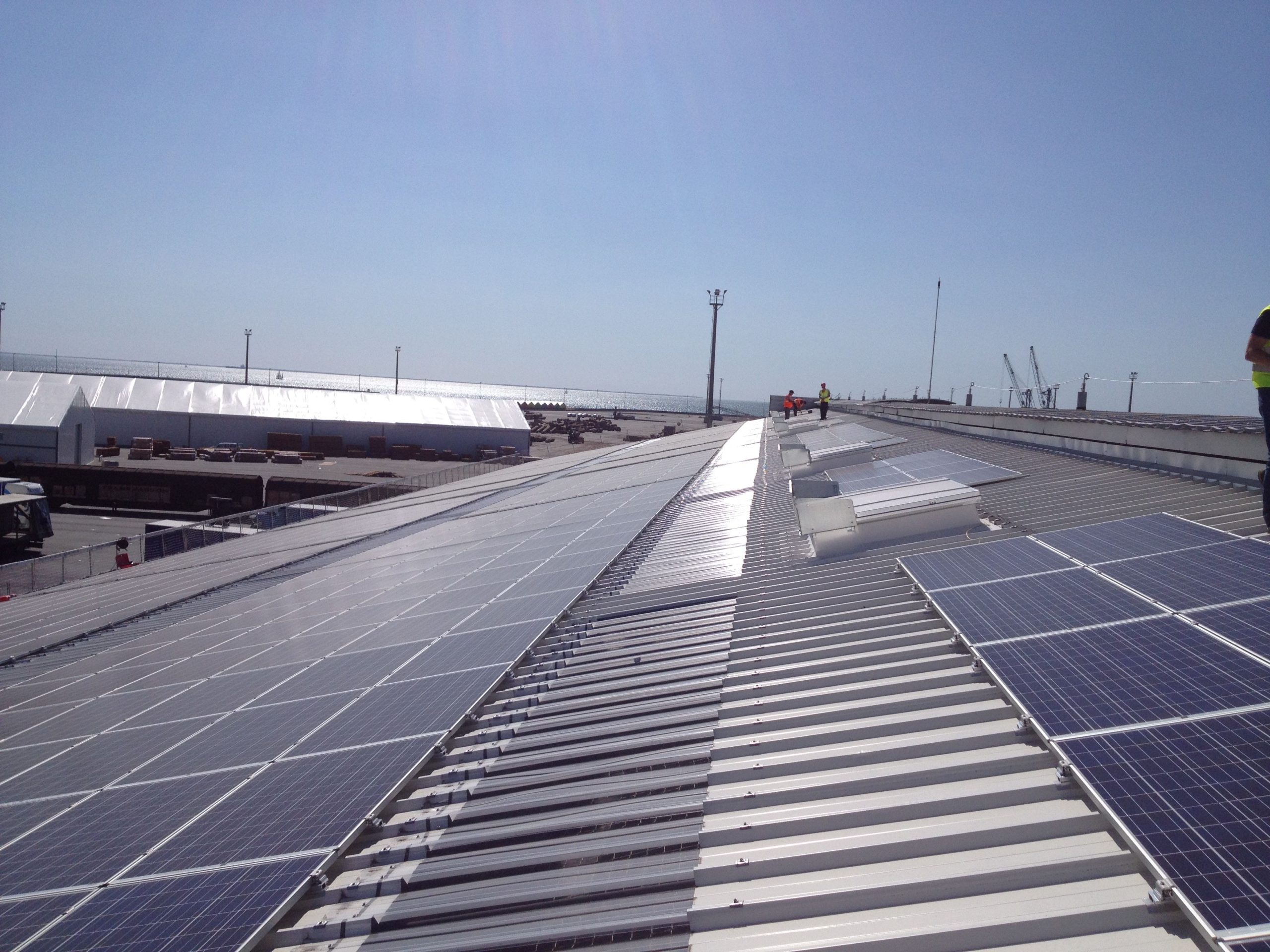 découvrez les avantages fiscaux liés aux hangars photovoltaïques : réductions d'impôts, crédits d'impôt, et incitations gouvernementales. maximisez votre investissement dans les énergies renouvelables tout en générant des économies substantielles.
