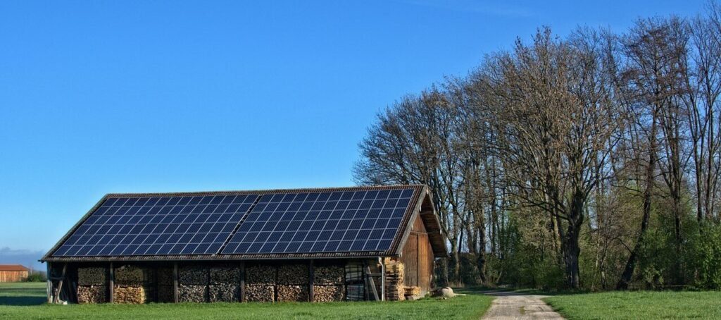 découvrez les défis associés à l'optimisation et à la mise en place de hangars photovoltaïques. apprenez comment allier efficacité énergétique et rentabilité tout en relevant les obstacles technologiques et environnementaux.
