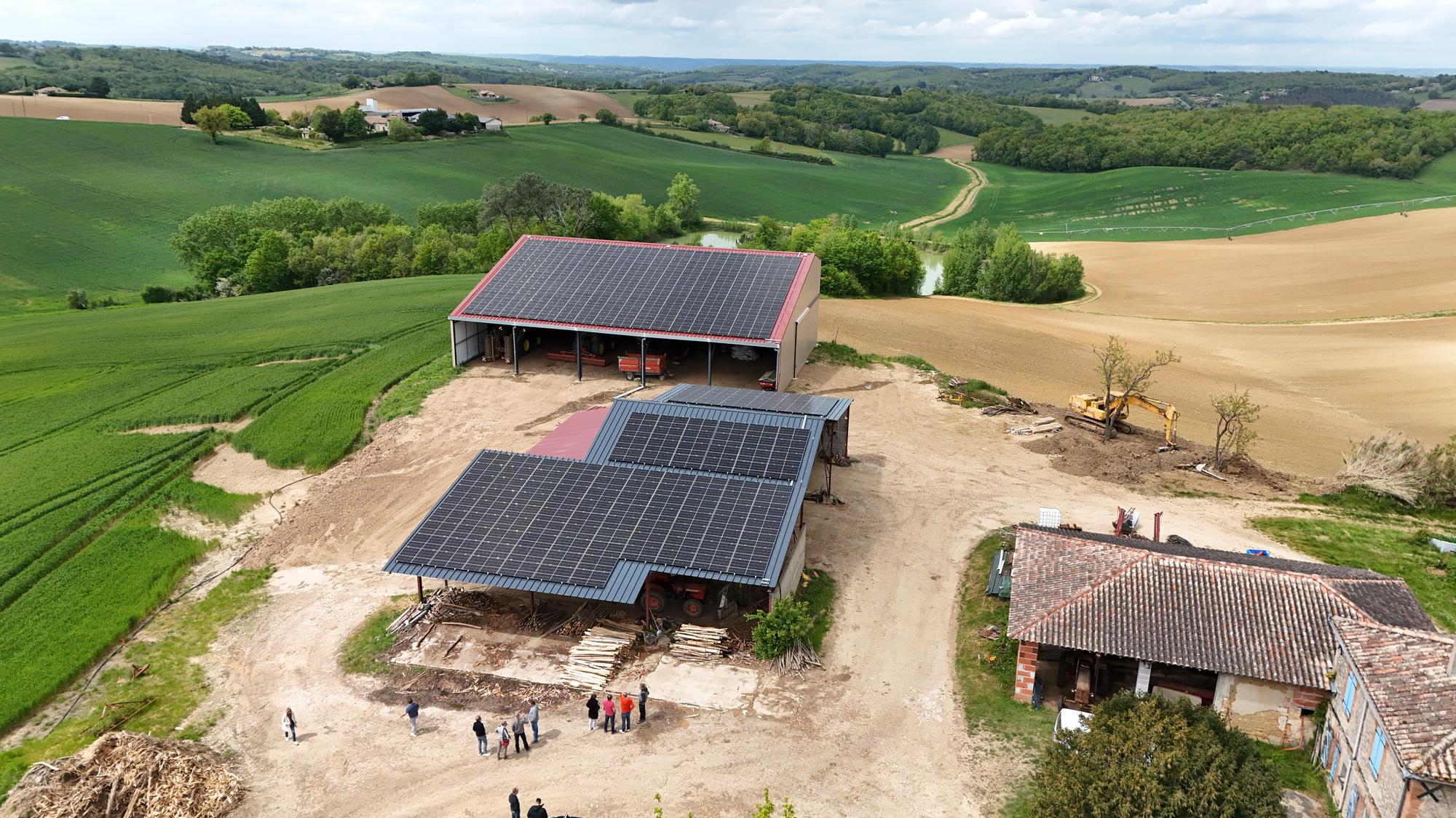 découvrez comment l'agriculture verte et les hangars photovoltaïques s'unissent pour promouvoir des pratiques durables et respectueuses de l'environnement. transformez vos espaces agricoles en sources d'énergie renouvelable et maximisez votre empreinte écologique tout en améliorant la rentabilité de vos exploitations.