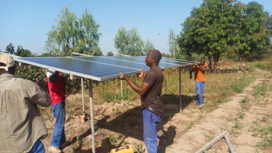 découvrez comment l'agriculture éthique allie innovation et durabilité à l'énergie solaire, pour une agriculture respectueuse de l'environnement, à la fois productive et responsable.
