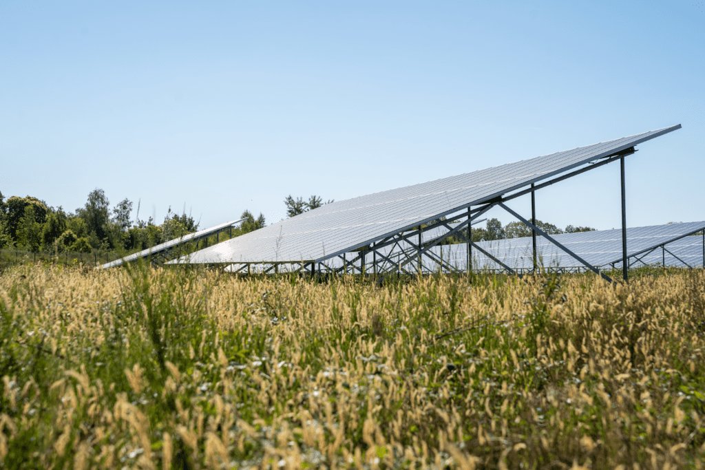 découvrez comment l'agriculture solaire révolutionne le secteur agricole en alliant production alimentaire et énergie renouvelable. explorez les avantages de cette technologie durable pour un avenir plus vert et prospère.
