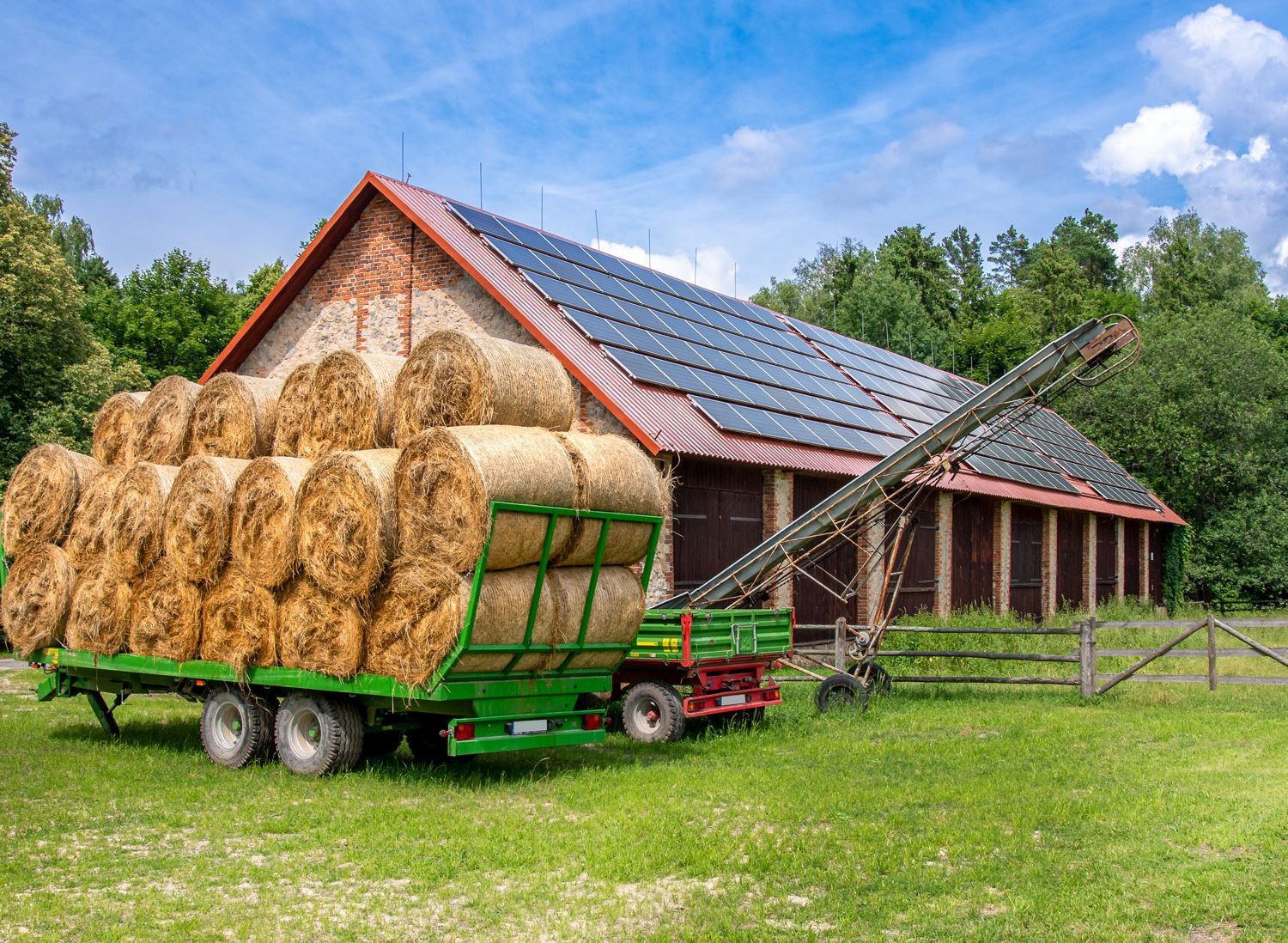 découvrez comment l'agriculture verte s'allie à l'innovation avec des hangars photovoltaïques, transformant les espaces de production en sources d'énergie durable. optez pour une agriculture respectueuse de l'environnement tout en générant de l'électricité grâce à des solutions solaires écologiques.