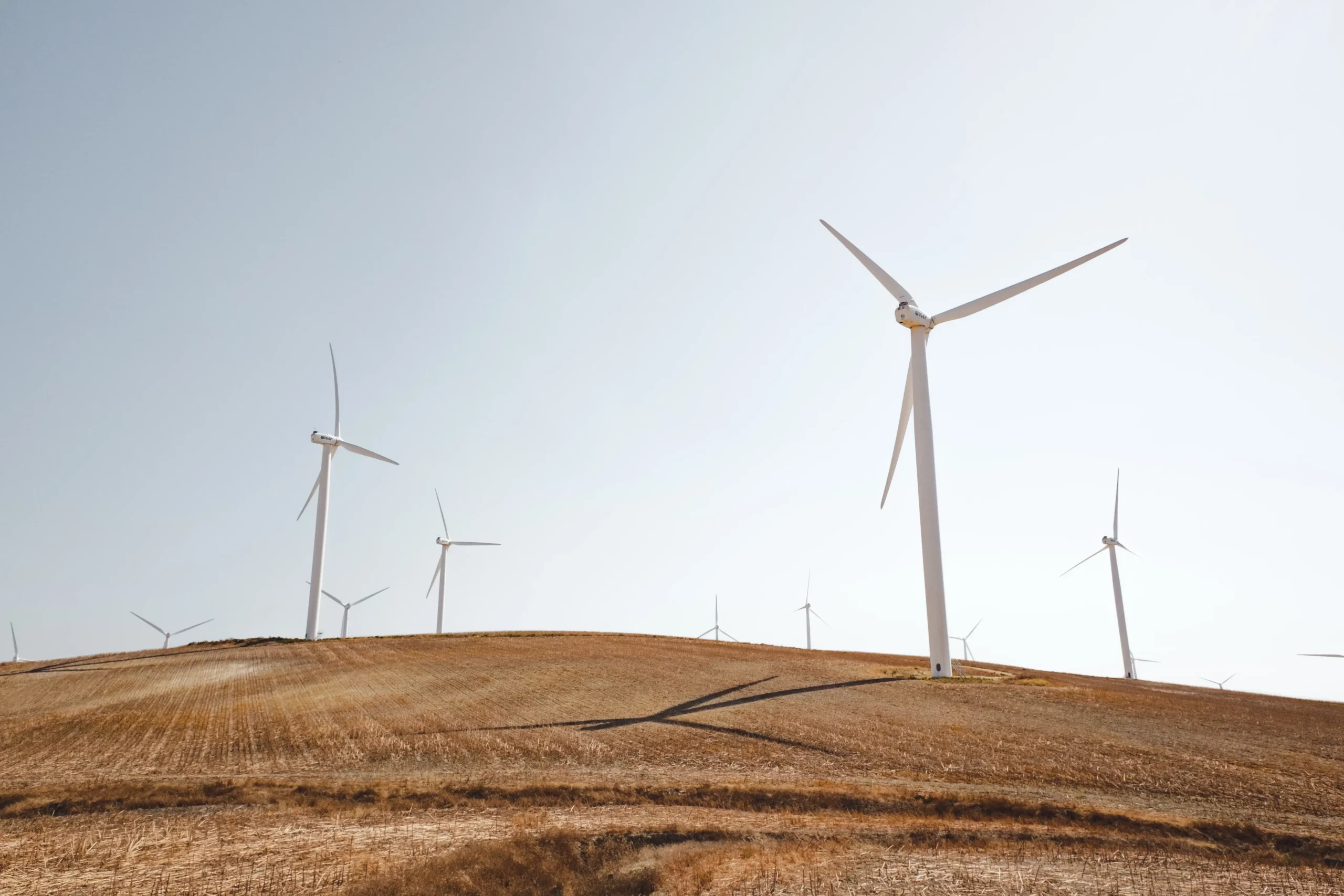 découvrez les avantages et inconvénients de l'agrosolaire, une solution durable combinant agriculture et production d'énergie solaire. informez-vous sur son impact environnemental, ses bénéfices économiques et les défis à relever pour une intégration réussie.