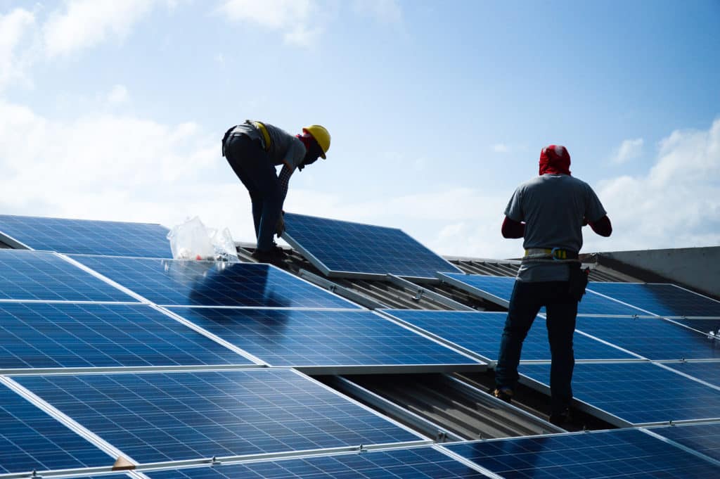 découvrez les aides photovoltaïques disponibles pour faciliter votre transition énergétique. maximisez votre investissement dans l'énergie solaire grâce à des subventions, des crédits d'impôt et des primes pour l'installation de panneaux solaires. informez-vous sur les conditions d'éligibilité et les démarches à suivre pour bénéficier de ces aides financières.