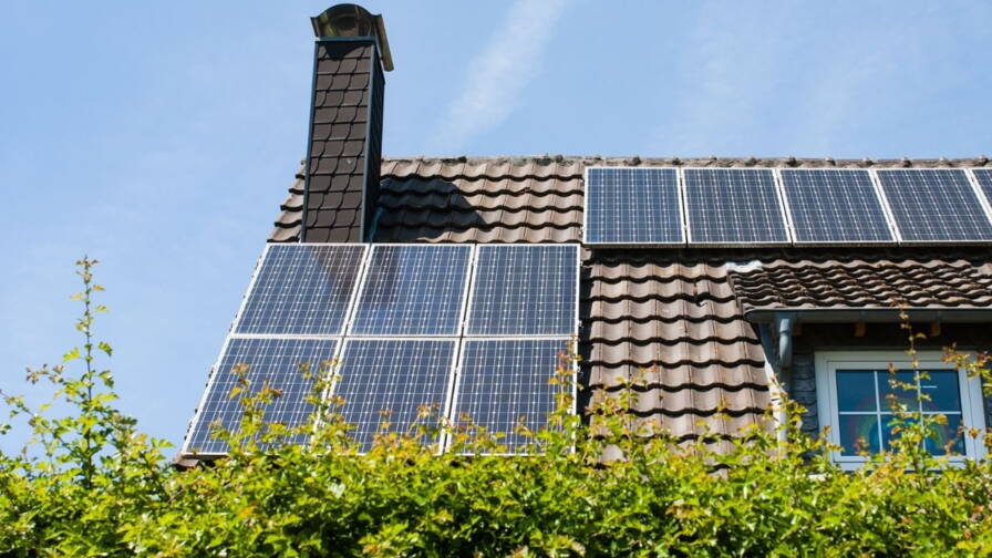 découvrez les arnaques courantes liées aux installations de panneaux solaires. protégez votre investissement en apprenant à identifier les fraudes et à choisir des prestataires fiables pour vos projets d'énergie solaire.