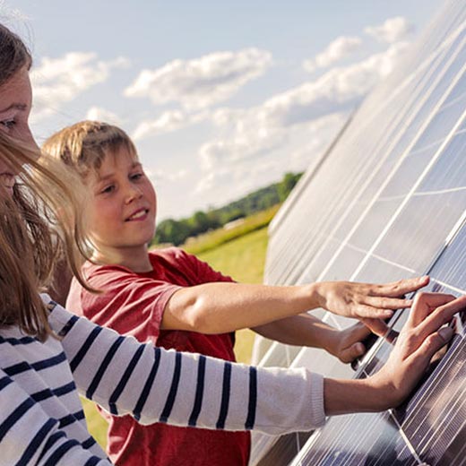 protégez votre investissement avec une assurance adaptée pour votre hangar photovoltaïque. découvrez nos solutions sur mesure pour couvrir les risques liés à votre installation solaire.