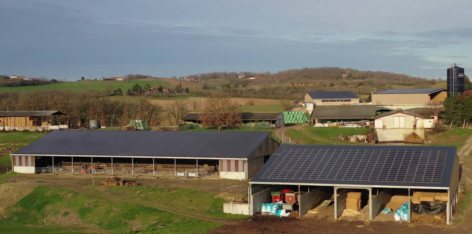 découvrez nos solutions d'assurance adaptées aux hangars photovoltaïques, protégeant vos investissements contre les aléas du climat et autres risques. assurez la pérennité de votre projet énergétique avec une couverture complète et un accompagnement personnalisé.