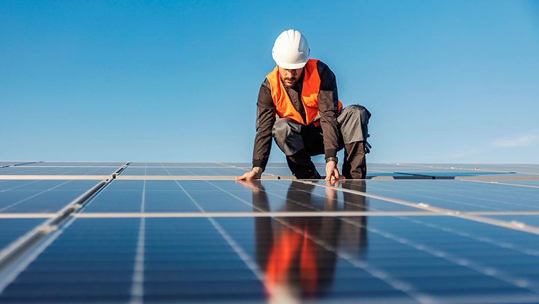 découvrez l'assurance photovoltaïque, une protection essentielle pour votre installation solaire. protégez votre investissement contre les dommages, les défauts de fabrication et les pertes de revenus. assurez-vous une tranquillité d'esprit tout en contribuant à une énergie durable.