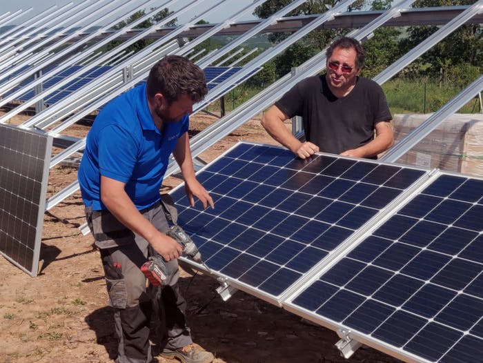 découvrez comment l'autoconsommation en énergie renouvelable vous permet de réduire vos factures d'électricité tout en contribuant à la protection de l'environnement. adoptez des solutions durables et économisez en produisant votre propre énergie.