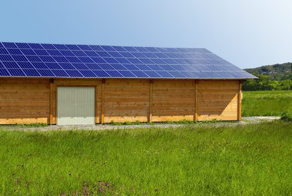 découvrez les réglementations et les démarches nécessaires pour obtenir les autorisations relatives à l'installation de panneaux photovoltaïques sur un hangar agricole. informez-vous sur les procédures, les documents requis et les avantages écologiques et économiques de cette transition énergétique.