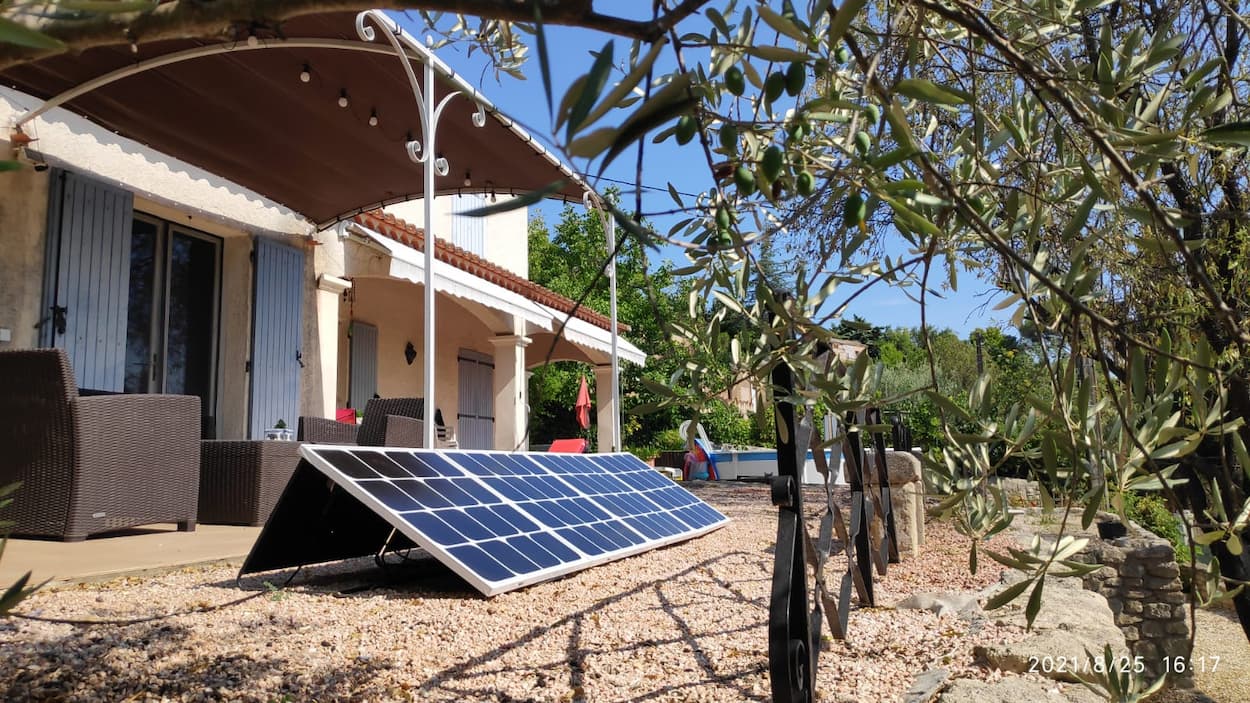 découvrez les avantages et inconvénients des hangars photovoltaïques. cette meta description vous guidera à travers les bénéfices en matière d'énergie renouvelable et les défis associés à cette solution innovante.