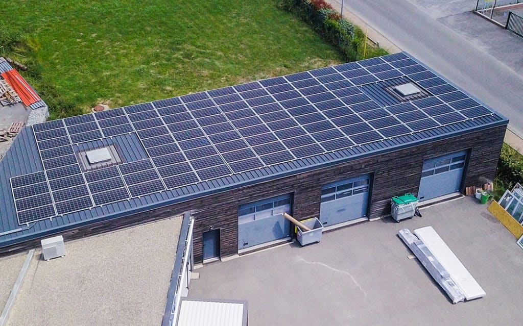 découvrez les avantages des panneaux solaires industriels, une solution écologique et économique pour réduire vos coûts d'énergie tout en contribuant à la transition énergétique. optez pour une production d'électricité durable et améliorez l'image de votre entreprise !