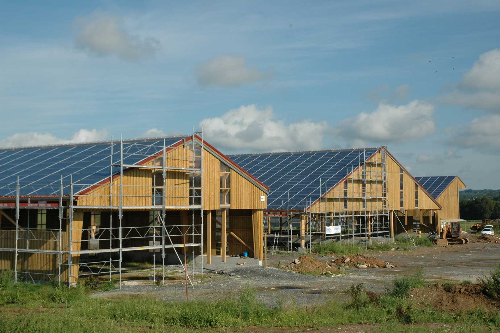 découvrez comment un bâtiment agricole en bois équipé de panneaux photovoltaïques peut optimiser votre production tout en respectant l'environnement. alliez durabilité et efficacité énergétique pour un avenir agricole écoresponsable.